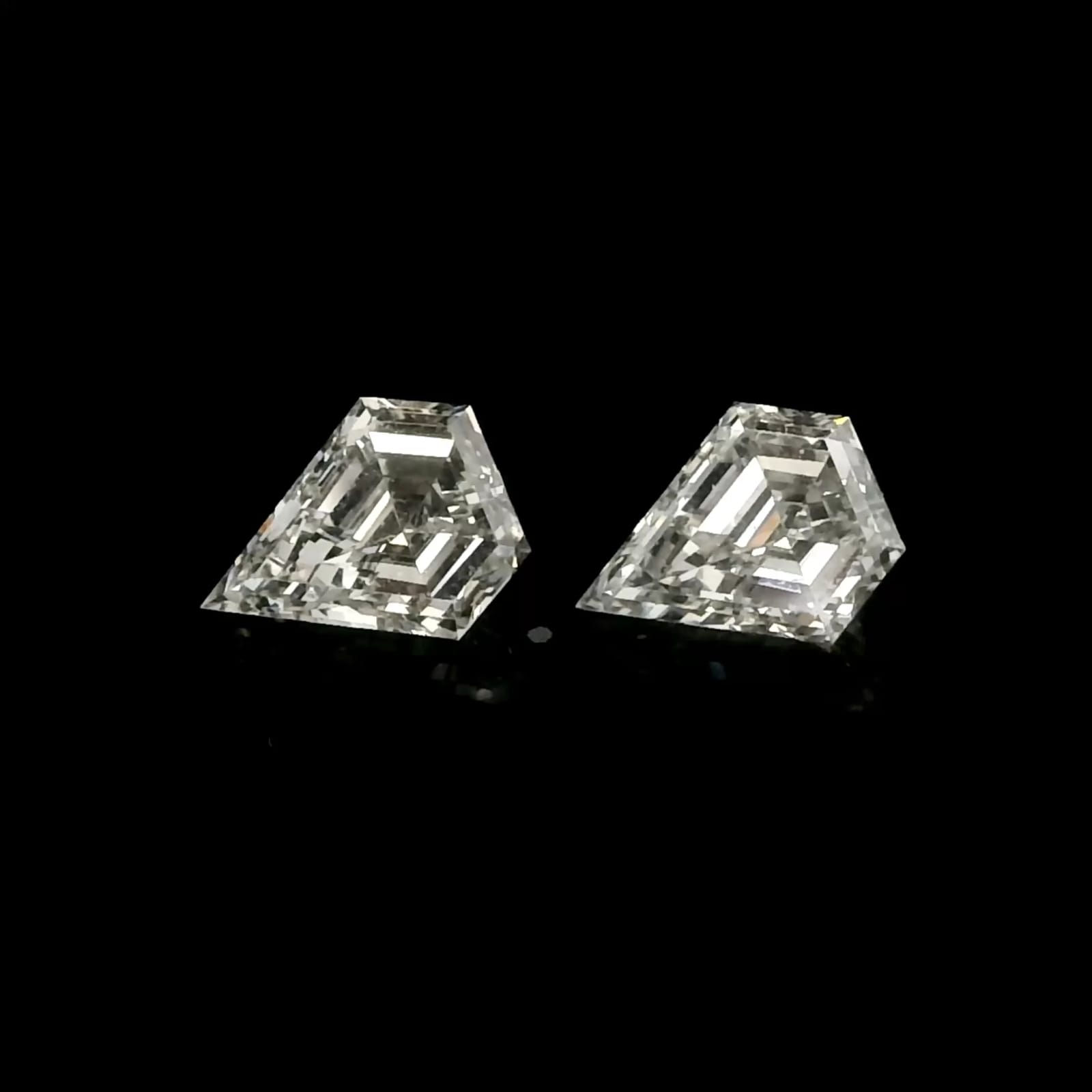 Matched pair of Diamond Cut lab grown diamonds, 6.00 × 4.80 mm, D VS1, 0.94ct total