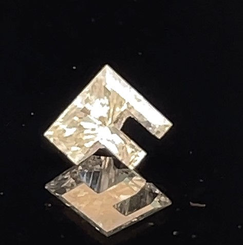 Matched pair of Alphabets lab grown diamonds, 7.03 × 6.67 mm, D VS1, 1.31ct total