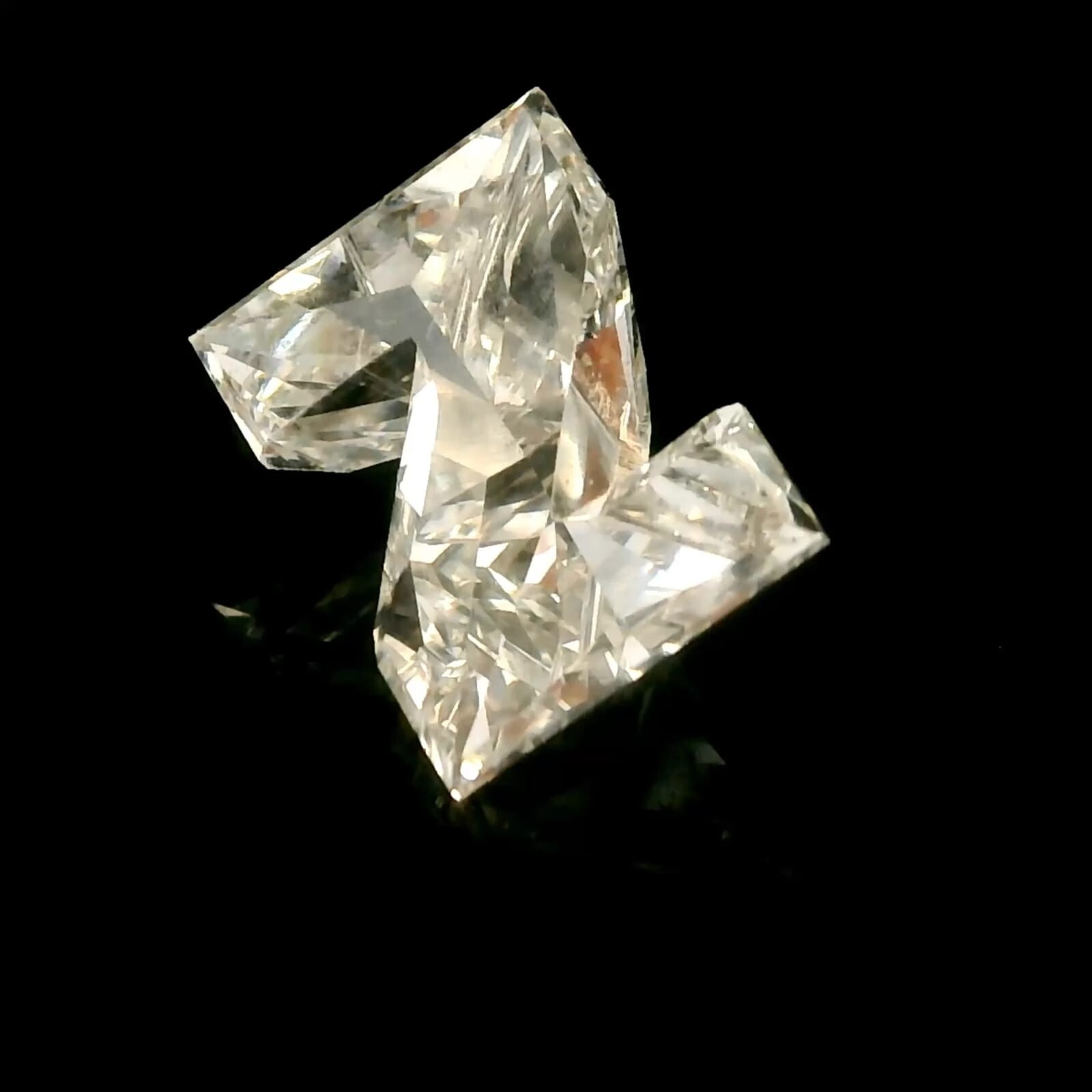 Matched pair of Alphabets lab grown diamonds, 9.20 × 6.91 mm, E VVS2, 2.02ct total