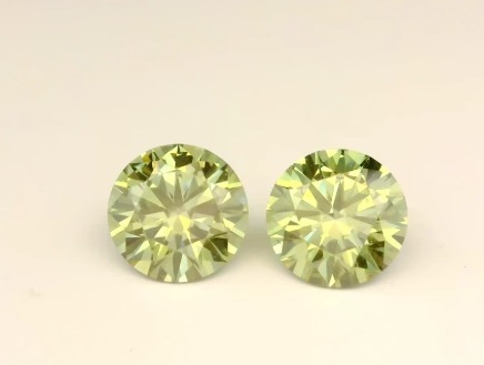 Matched pair of Round lab grown diamonds, 7.50 × 7.50 mm, Fancy Vivid Green VVS2, 3.05ct total