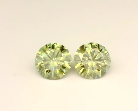 Matched pair of Round lab grown diamonds, 7.60 × 7.60 mm, Fancy Vivid Green VS1, 3.19ct total