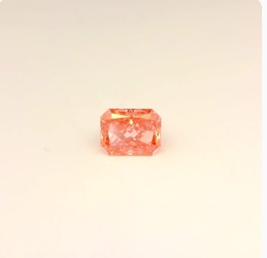 Matched pair of Radiant Cut lab grown diamonds, 7.00 × 5.40 mm, Fancy Vivid Pink VVS2, 1.28ct total