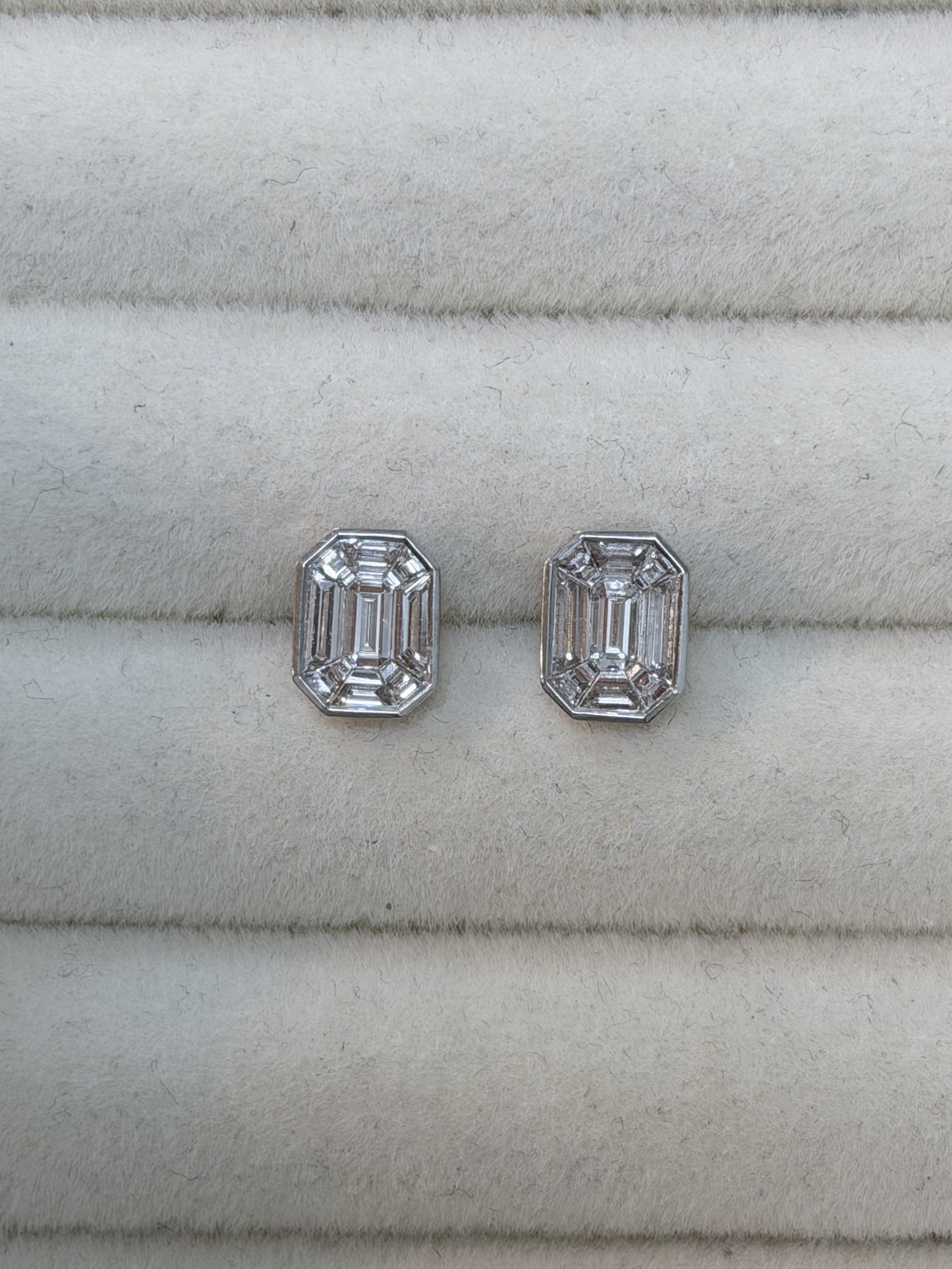 Stud Earrings, 18K White Gold, stock 103830