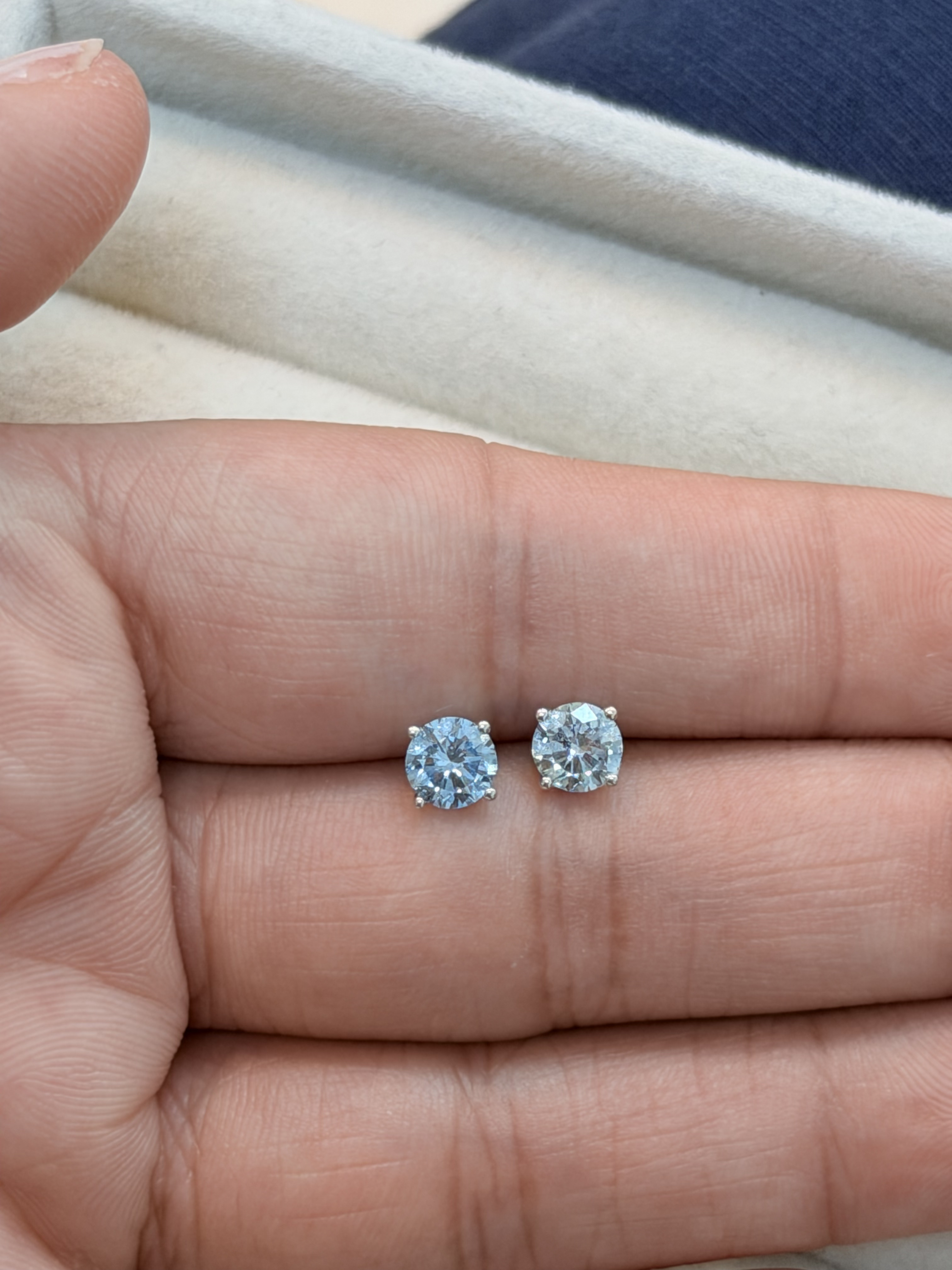 Stud Earrings, 14K White Gold, stock 179163