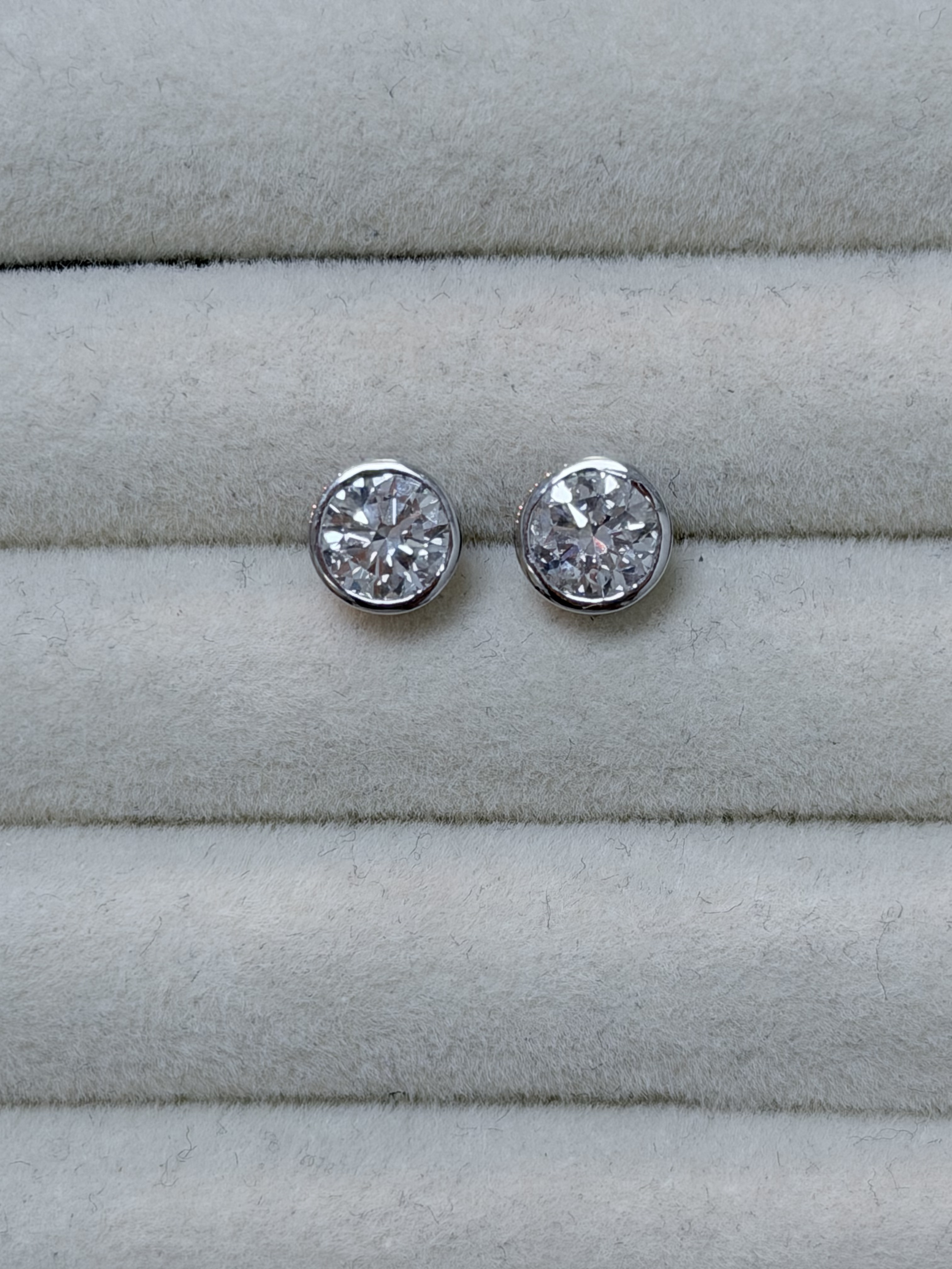 Stud Earrings, 14K White Gold, stock 937927
