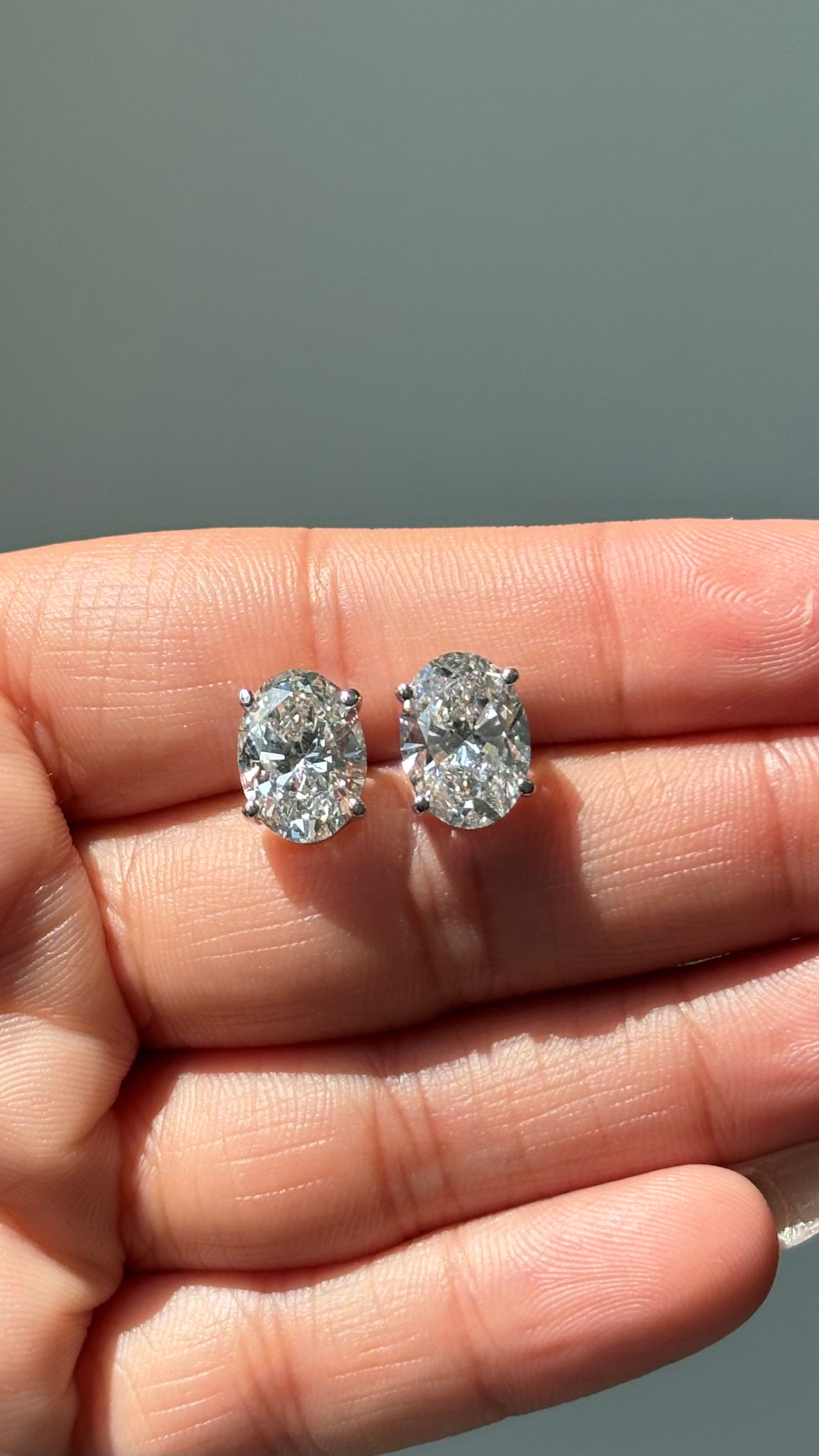 Stud Earrings, 14K White Gold, stock Es00014