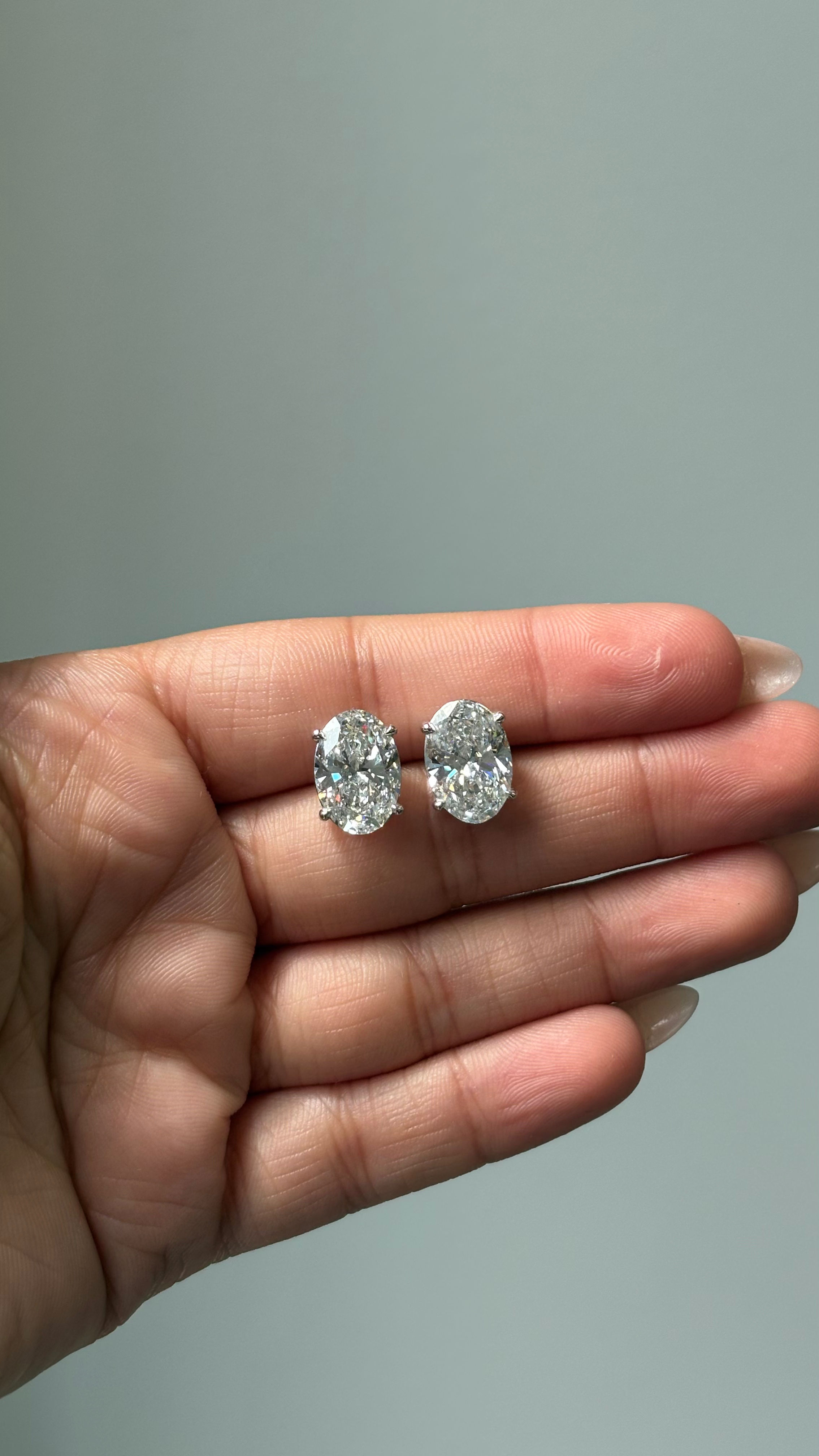Stud Earrings, 14K White Gold, stock Es00015
