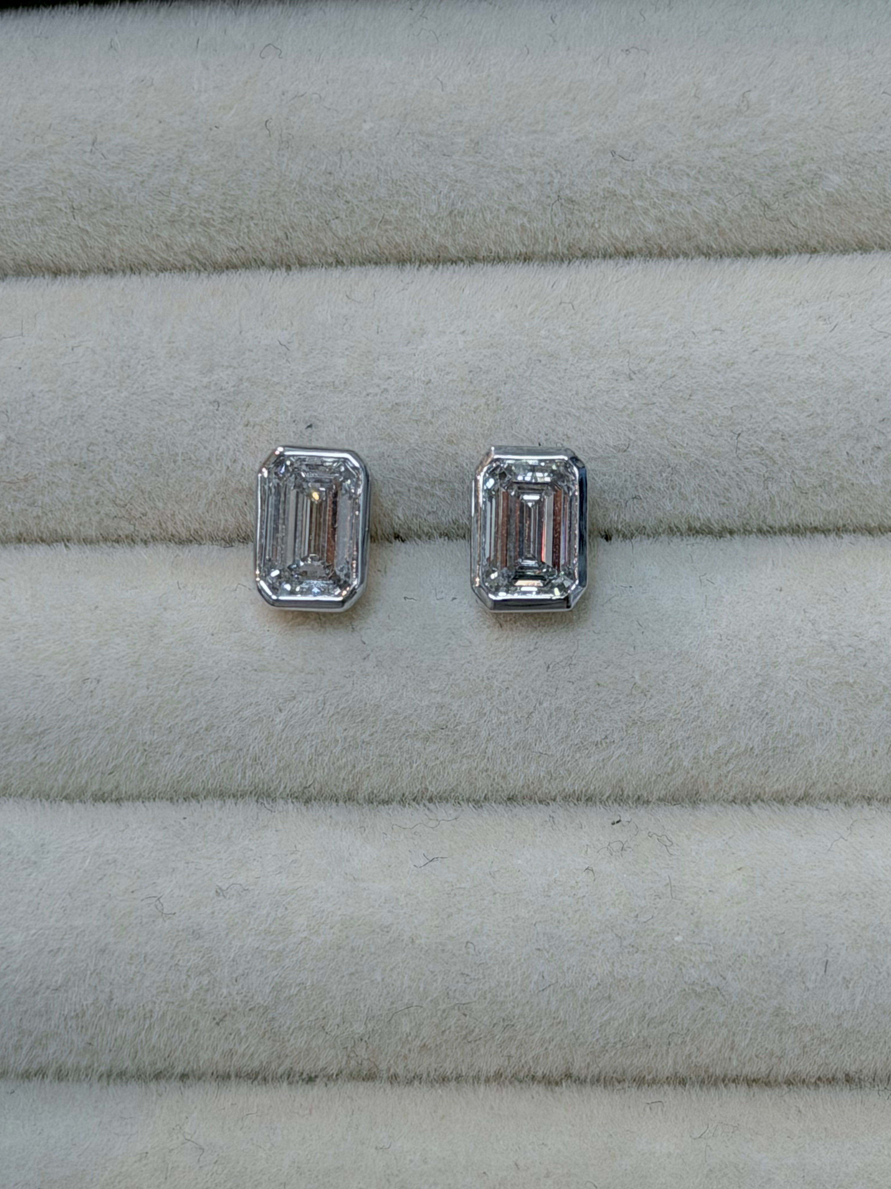 Stud Earrings, 14K White Gold, stock ES00037