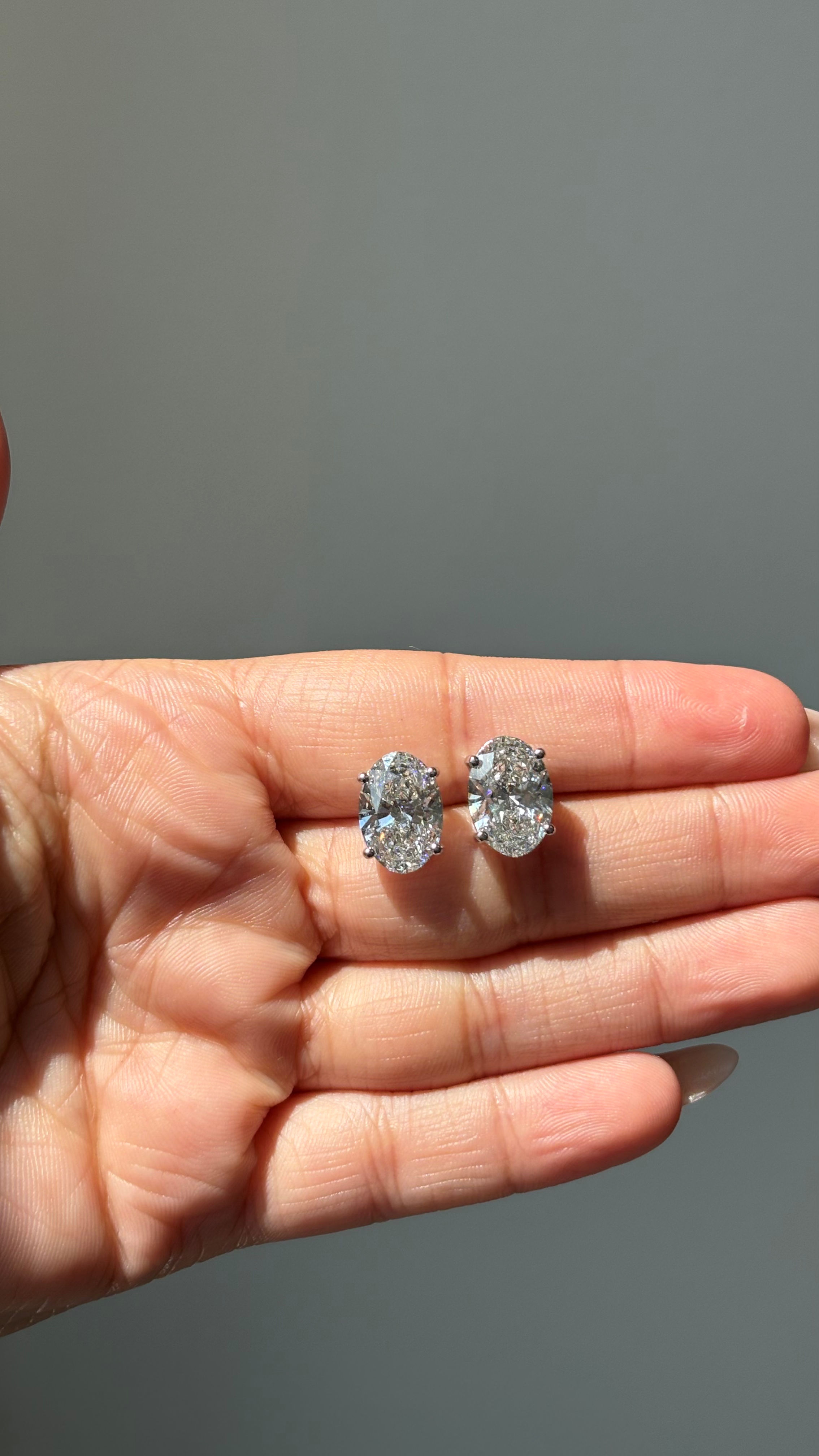 Stud Earrings, 14K White Gold, stock Es00053